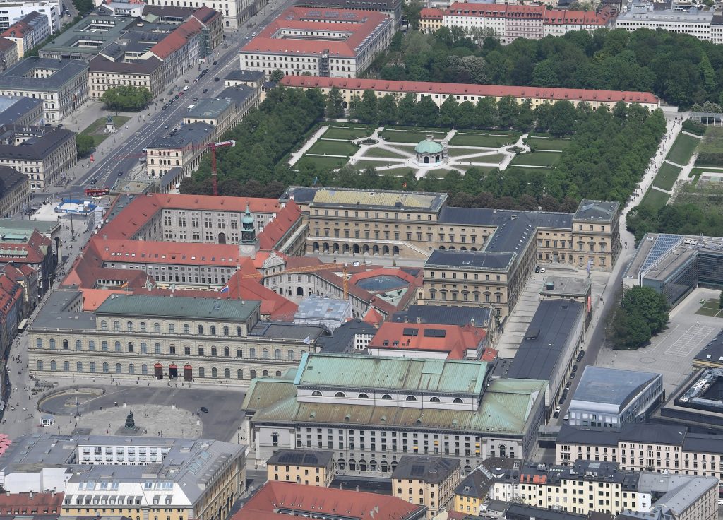 Münchner Residenz aus der Luft, Brunnenhof