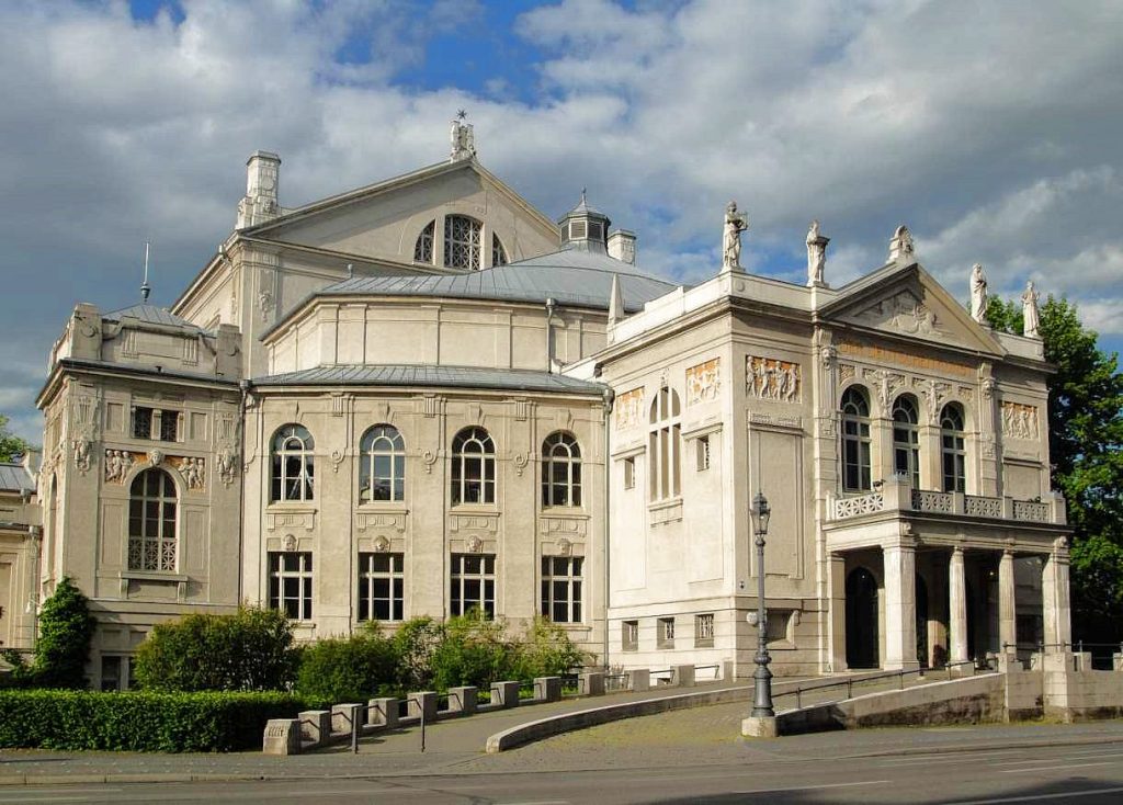 Prinzregententheater München, Prinzregentenplatz
