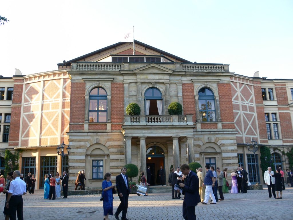 Festspielhaus Bayreuth, Frontansicht — Spielstätte der Bayreuther Festspiele